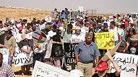 פעילי שמאל מסייעים לפלסטינים ליד חברון פעילי שמאל מסייעים לפלסטינים ליד חברון