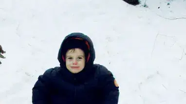 צילום גולשים הבן של אלה משתולל בשלג בצפת (אלה גרשון)