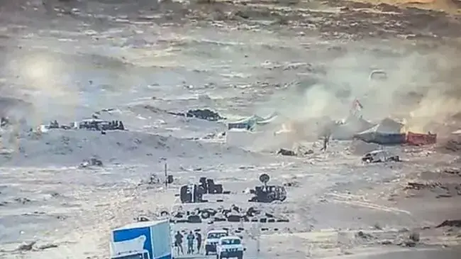 אוהלים של תנועת פוליסריו עולים באש אחרי השתלטות צבא מרוקו, 13 בנובמבר 2020 אוהלים של תנועת פוליסריו עולים באש אחרי השתלטות צבא מרוקו, 13 בנובמבר 2020