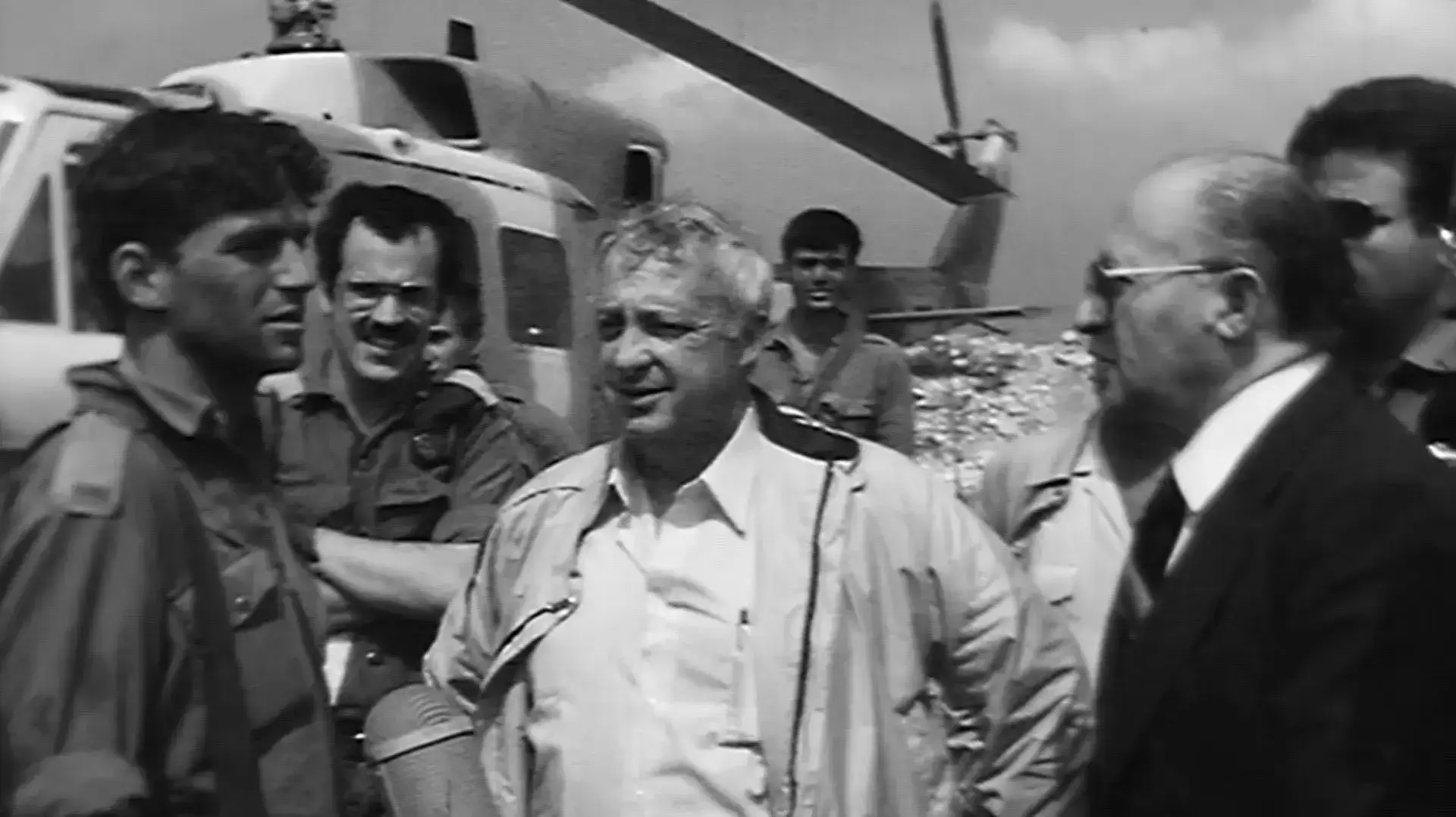 הכל נרמס תחת הנראטיב הצבאי והגיאו-פוליטי. בגין ושרון על הבופור, "לבנון - גבולות הדם" הכל נרמס תחת הנראטיב הצבאי והגיאו-פוליטי. בגין ושרון על הבופור, "לבנון - גבולות הדם"