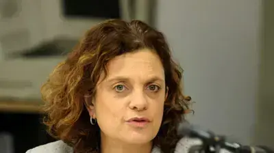 שרת החינוך יולי תמיר בתדרוך כתבים על התקשרות משרד החינוך עם חברות קבלניות שרת החינוך יולי תמיר בתדרוך כתבים על התקשרות משרד החינוך עם חברות קבלניות