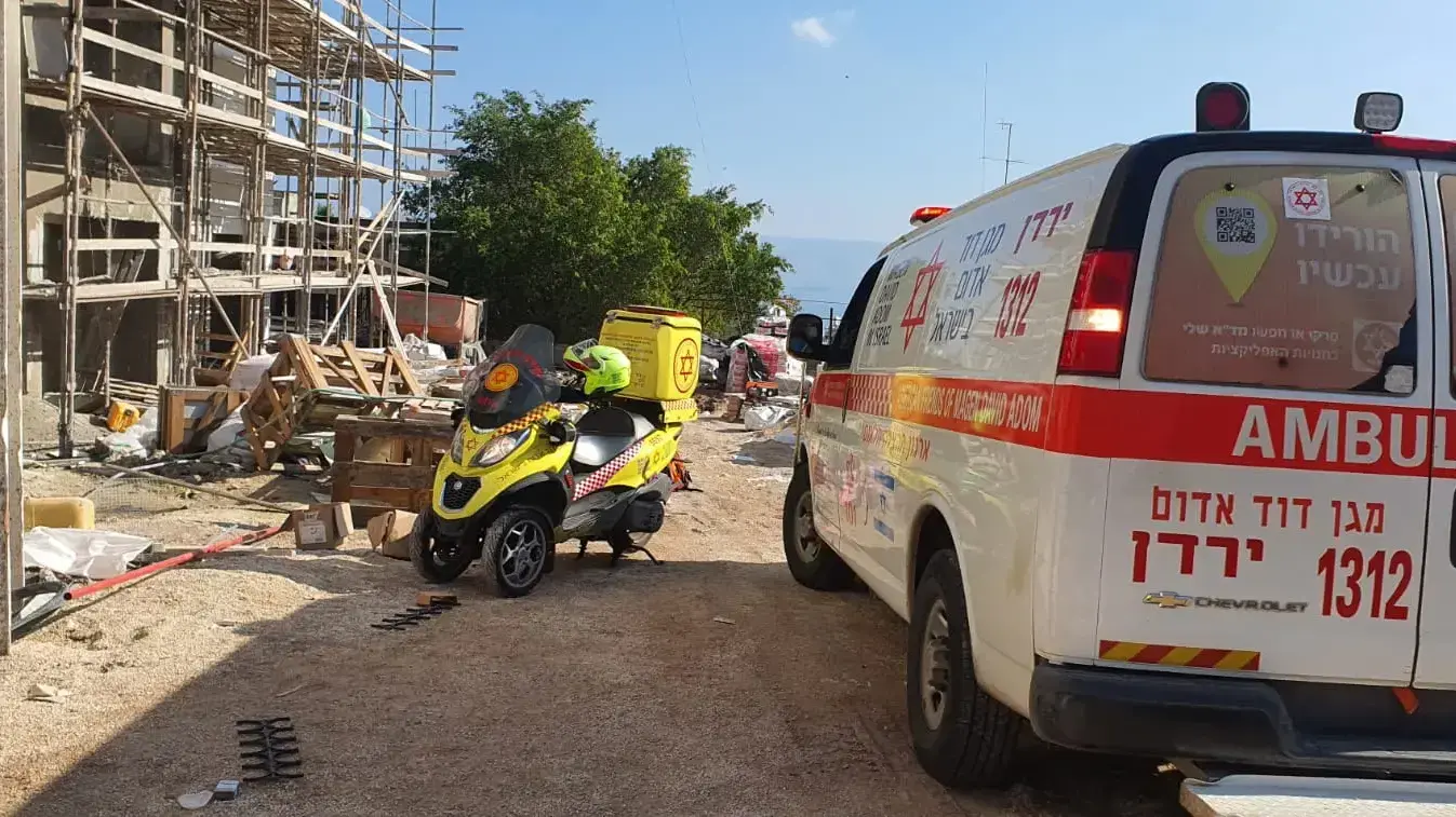 זירת תאונת העבודה בטבריה של הפועל שנפגע קשה מחפץ שנפל עליו. 25 בדצמבר 2020 זירת תאונת העבודה בטבריה של הפועל שנפגע קשה מחפץ שנפל עליו. 25 בדצמבר 2020