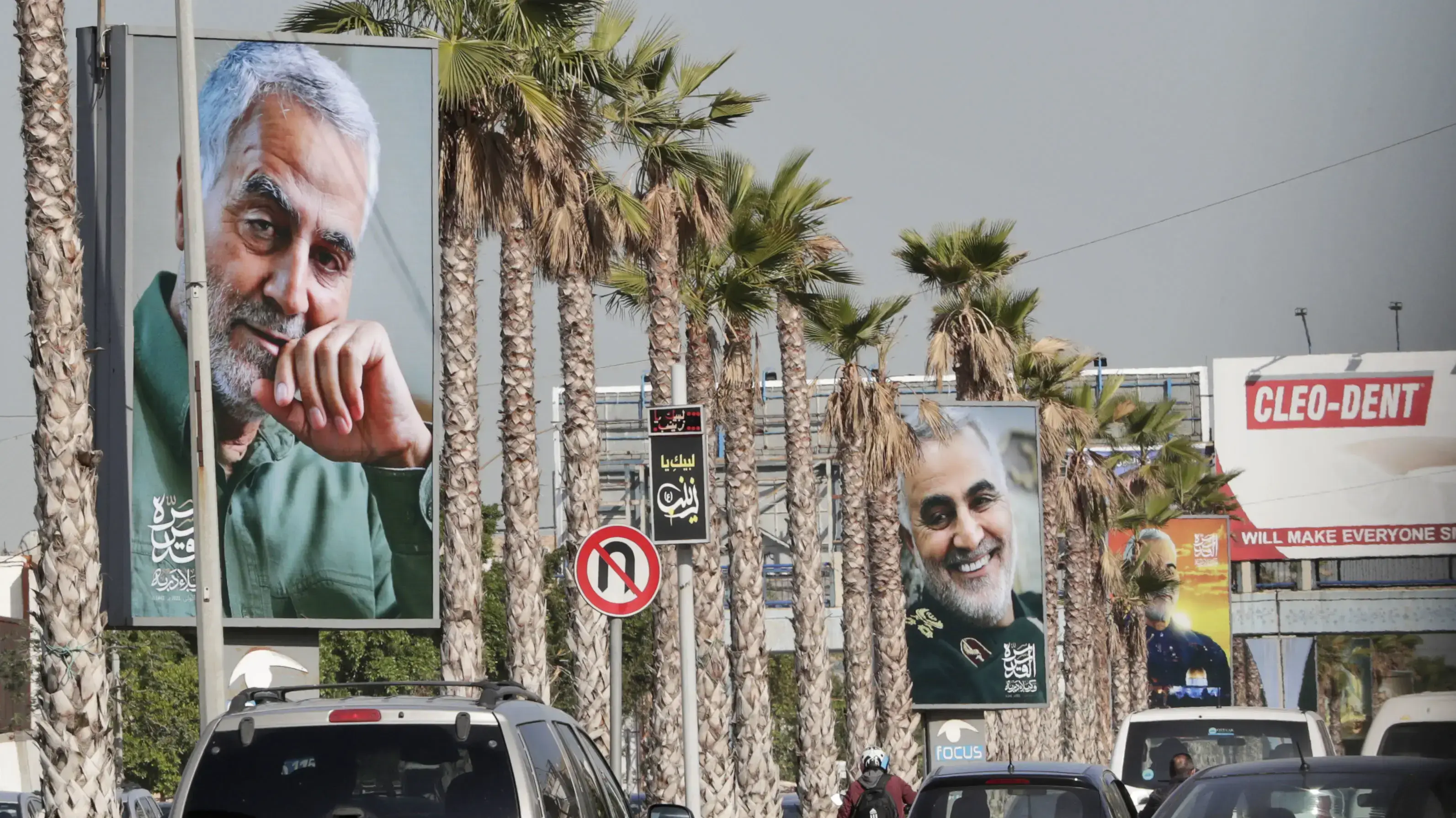 שלטי חוצות של קאסם סולימאני בביירות, לבנון, לקראת יום השנה לחיסולו, 31 בדצמבר 2020 שלטי חוצות של קאסם סולימאני בביירות, לבנון, לקראת יום השנה לחיסולו, 31 בדצמבר 2020