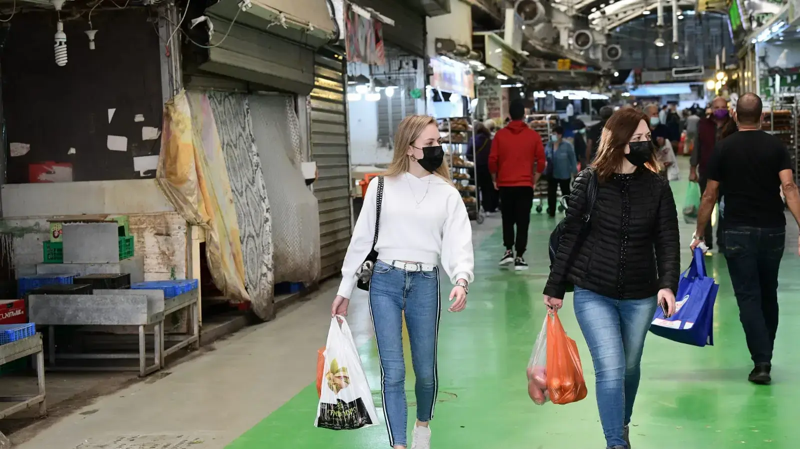 שוק הכרמל בתל אביב, בבוקר הראשון של הסגר. 8 בינואר 2021 שוק הכרמל בתל אביב, בבוקר הראשון של הסגר. 8 בינואר 2021