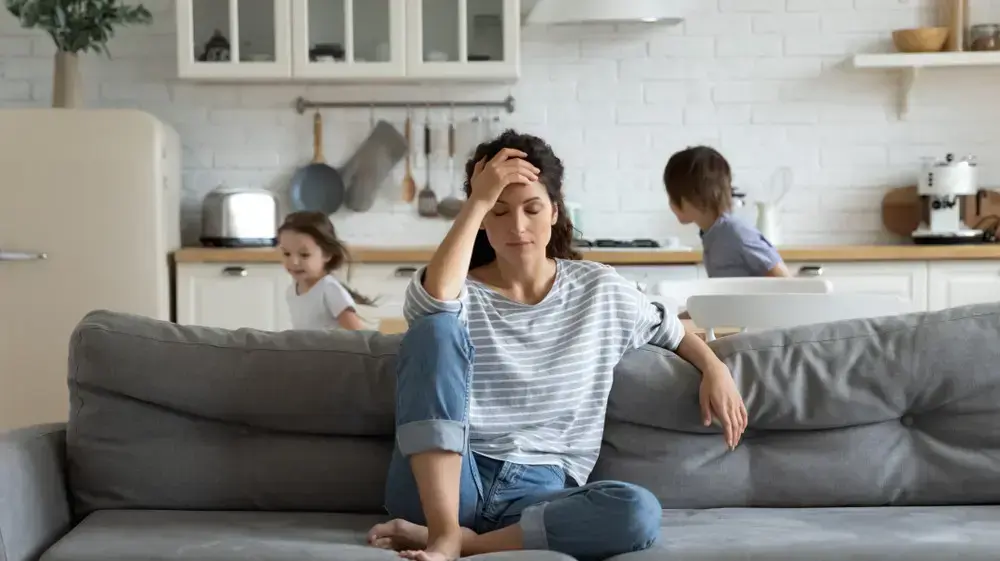 לעבור את הרגעים המאתגרים ברוגע ולא באימפולסיביות - זה אפשרי. אמא מתוסכלת לעבור את הרגעים המאתגרים ברוגע ולא באימפולסיביות - זה אפשרי. אמא מתוסכלת