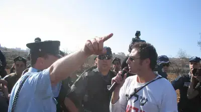 הפגנה של פעילי שמאל בחברון (צילום: אמיר תיבון) הפגנה של פעילי שמאל בחברון (צילום: אמיר תיבון)