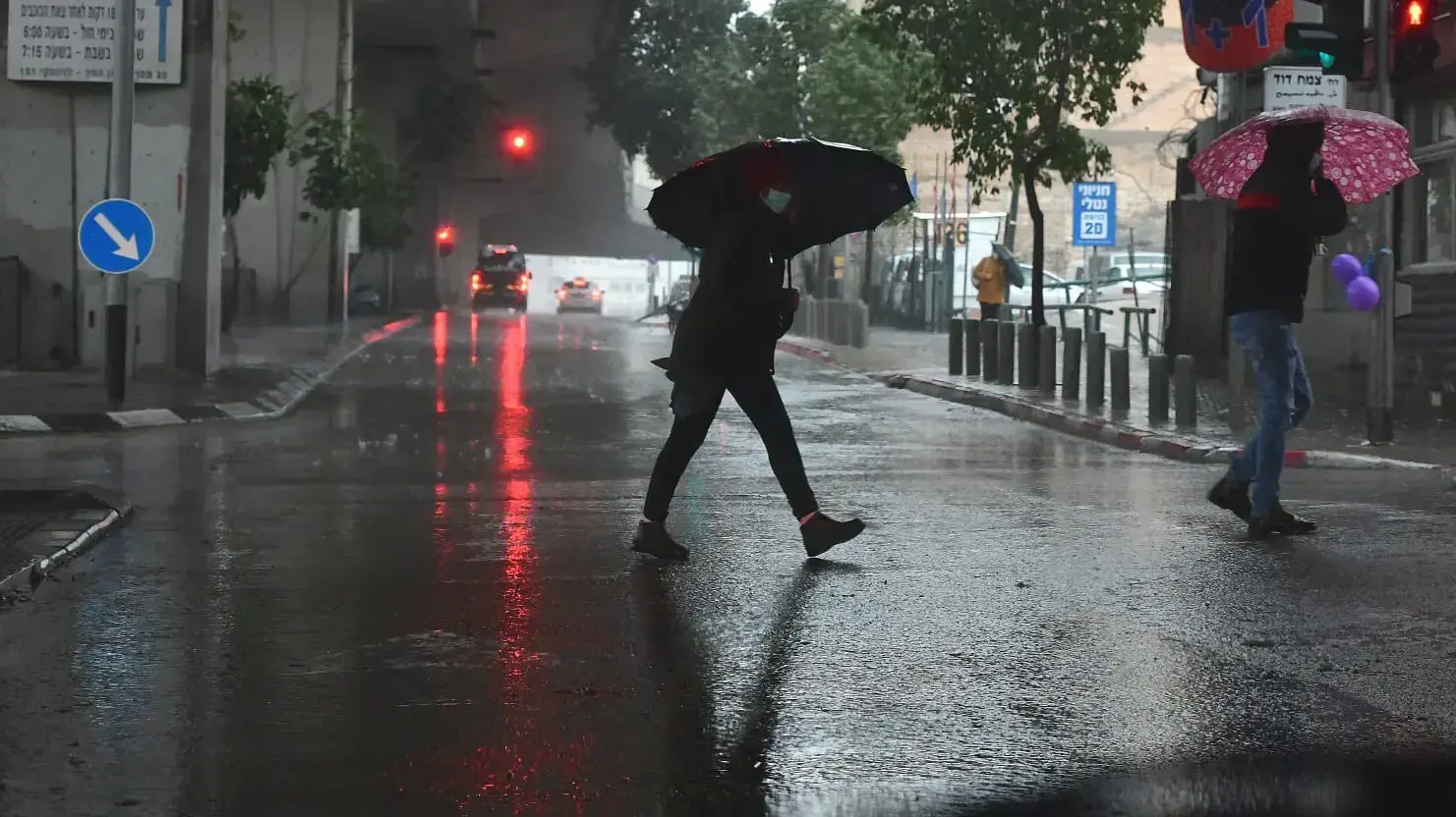 מזג אויר חורפי בתל אביב, 17 בפברואר 2021 מזג אויר חורפי בתל אביב, 17 בפברואר 2021