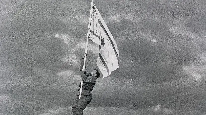 מבצע עובדה - הנפת דגל הדיו באום רשרש - אילת ב-1949 מבצע עובדה - הנפת דגל הדיו באום רשרש - אילת ב-1949