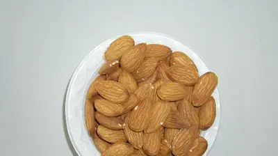 שקדים שקדים