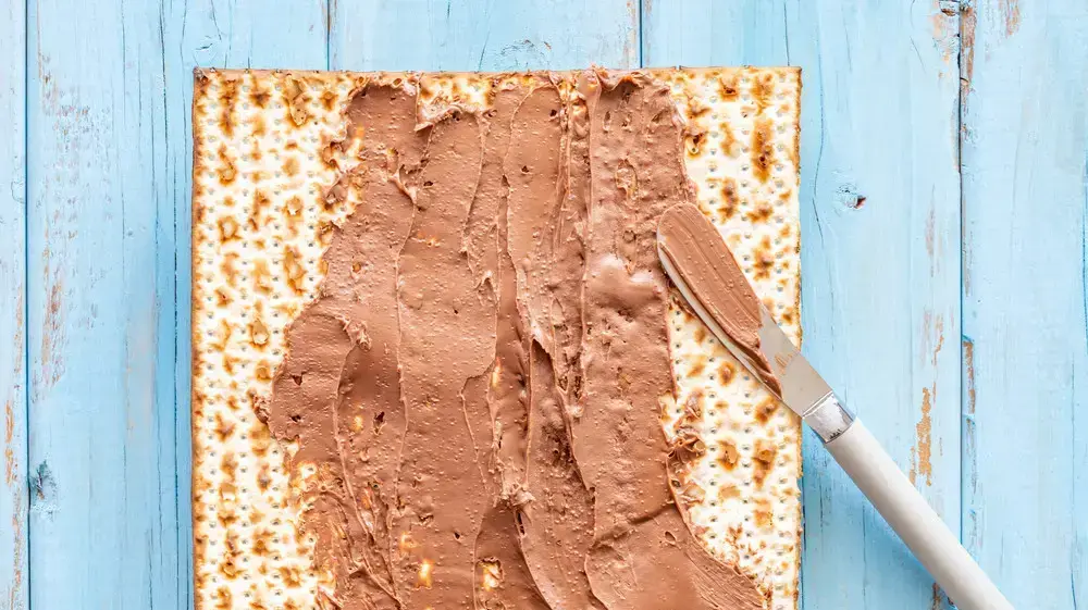 מצה עם שוקולד מצה עם שוקולד