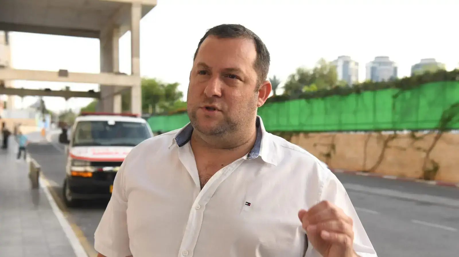 ראש המועצה האזורית יוסי דגן בפינוי פצועי הפיגוע בצומת תפוח לבי"ח בילינסון, 2 במאי 2021 ראש המועצה האזורית יוסי דגן בפינוי פצועי הפיגוע בצומת תפוח לבי"ח בילינסון, 2 במאי 2021