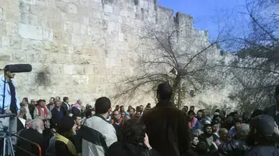 ערבים מפגינים בשער המוגרבים ערבים מפגינים בשער המוגרבים