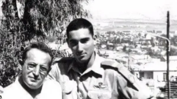 יורם שחר עם אביו יורם שחר עם אביו