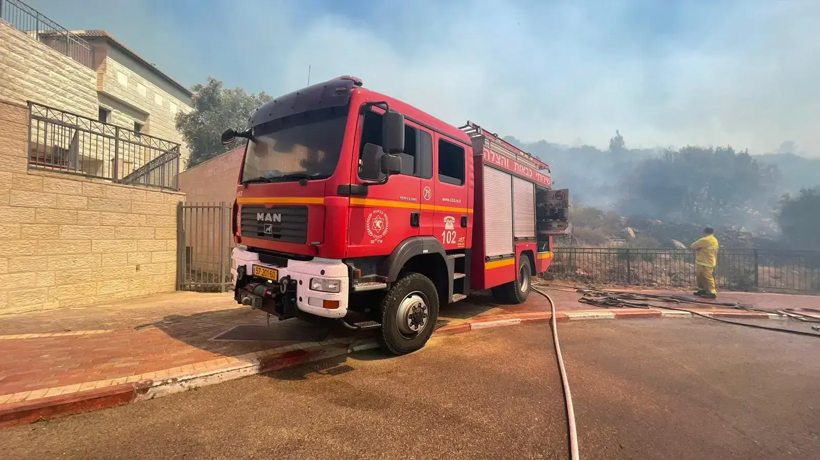 צוותי כיבוי אש בשריפה בצור הדסה, 4 ביוני, 2021 צוותי כיבוי אש בשריפה בצור הדסה, 4 ביוני, 2021