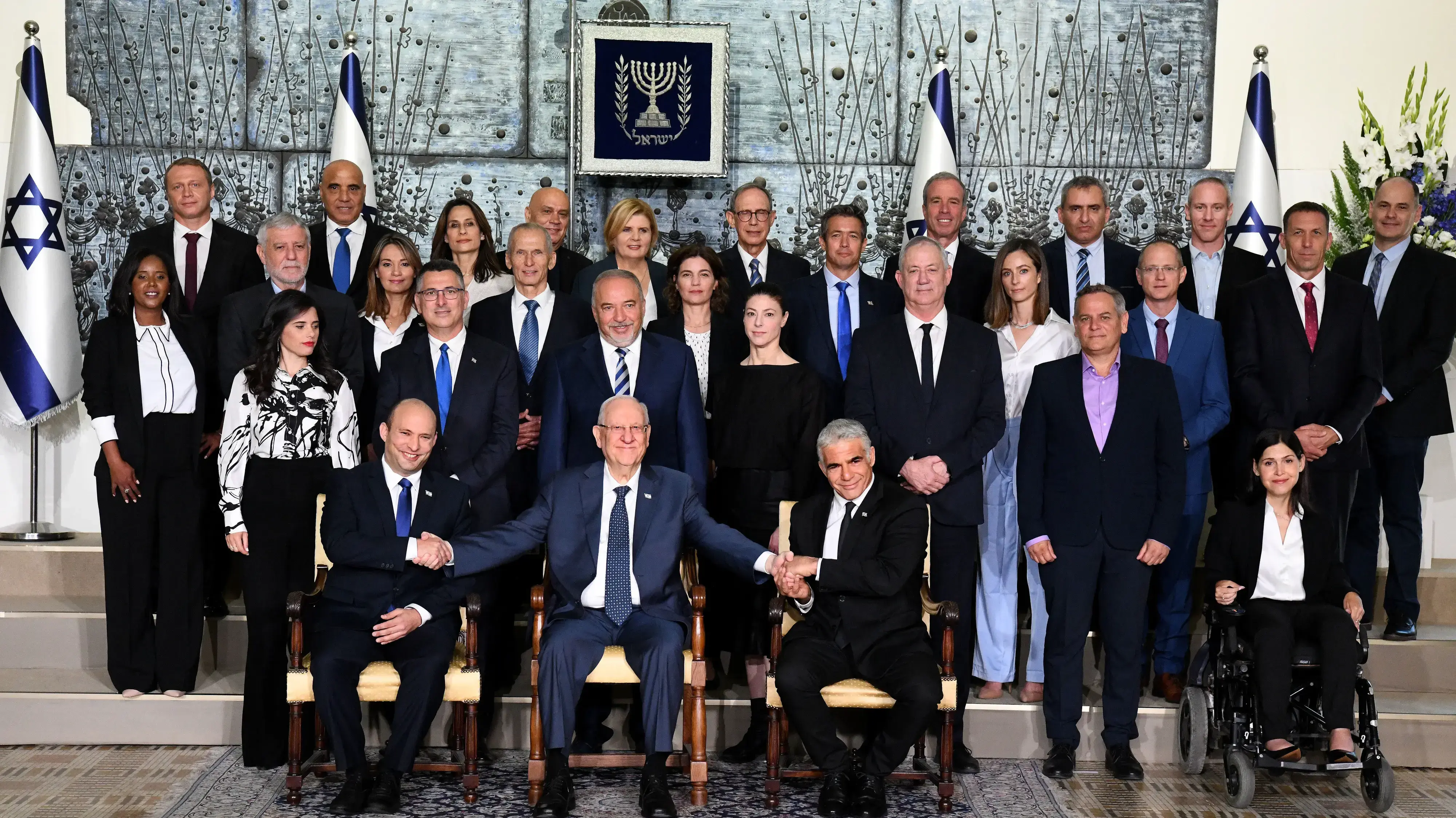 השבעת ממשלת בנט - לפיד | התמונה הקבוצתית בבית הנשיא 14 ביוני 2021 השבעת ממשלת בנט - לפיד | התמונה הקבוצתית בבית הנשיא 14 ביוני 2021