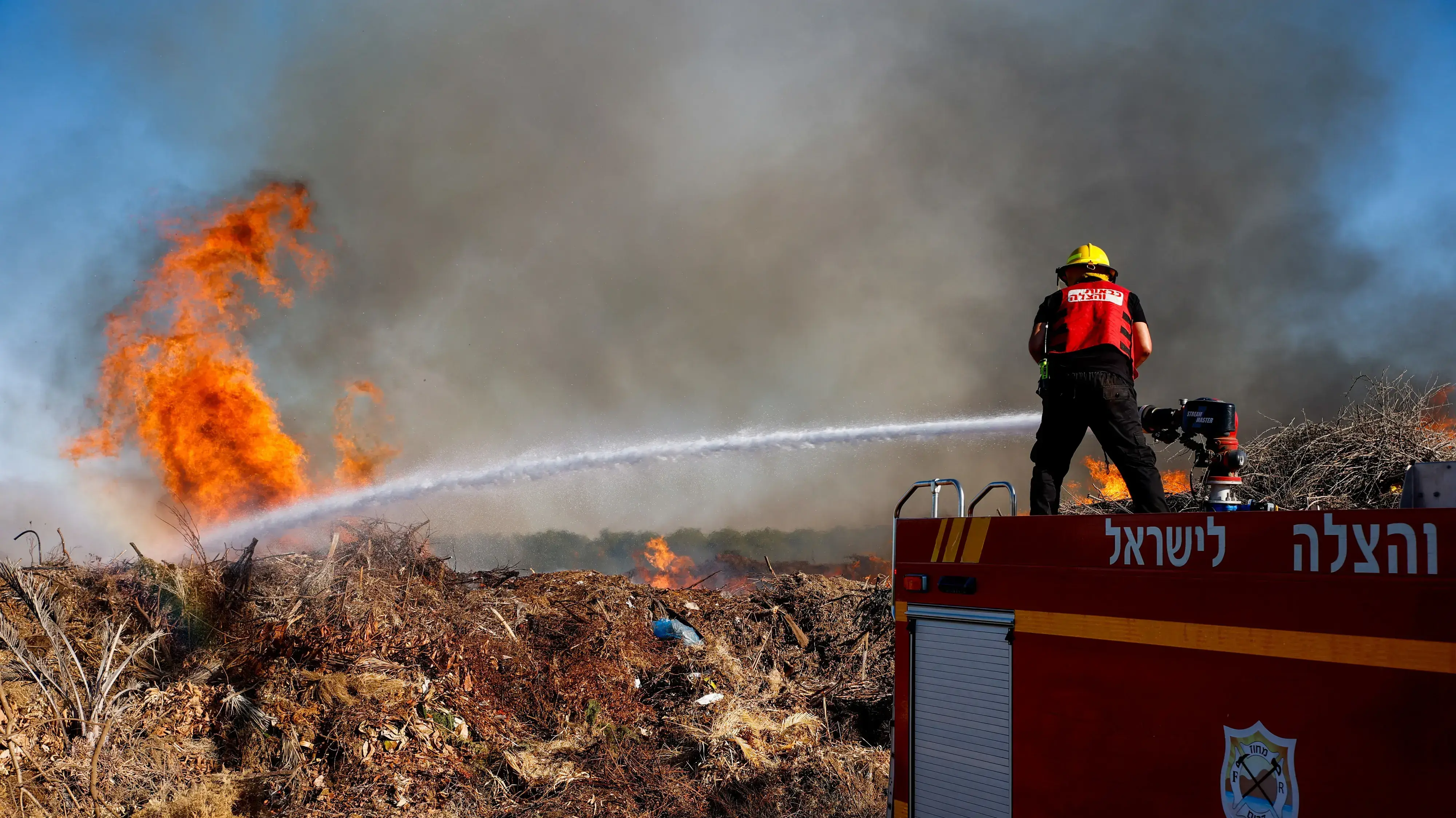 שריפה שנגרמה מבלוני תבערה, יער שמחוני, נחל עוז שריפה שנגרמה מבלוני תבערה, יער שמחוני, נחל עוז