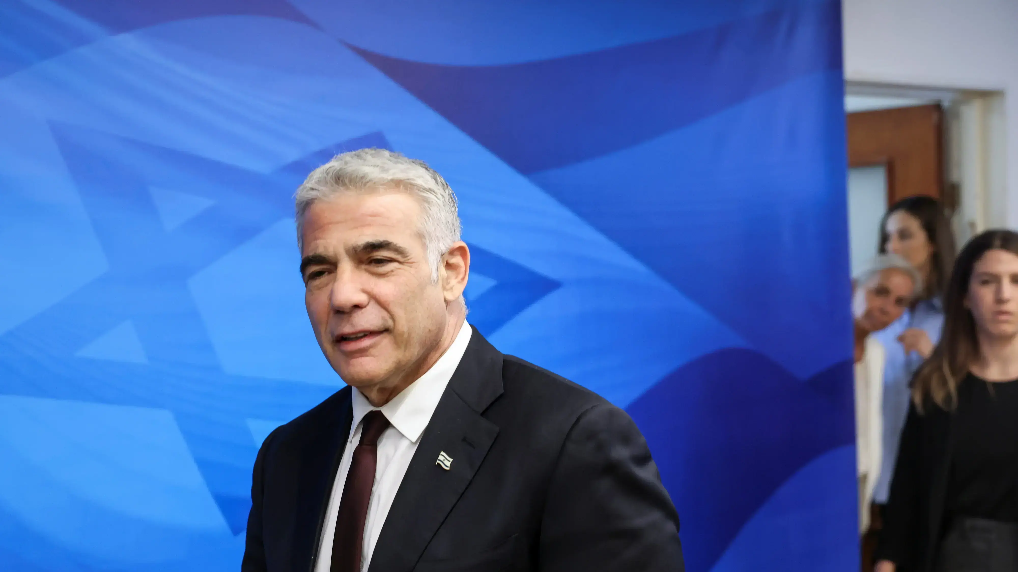 ישיבת ממשלה | יאיר לפיד נכנס לישיבת הממשלה 20 ביוני 2021 ישיבת ממשלה | יאיר לפיד נכנס לישיבת הממשלה 20 ביוני 2021