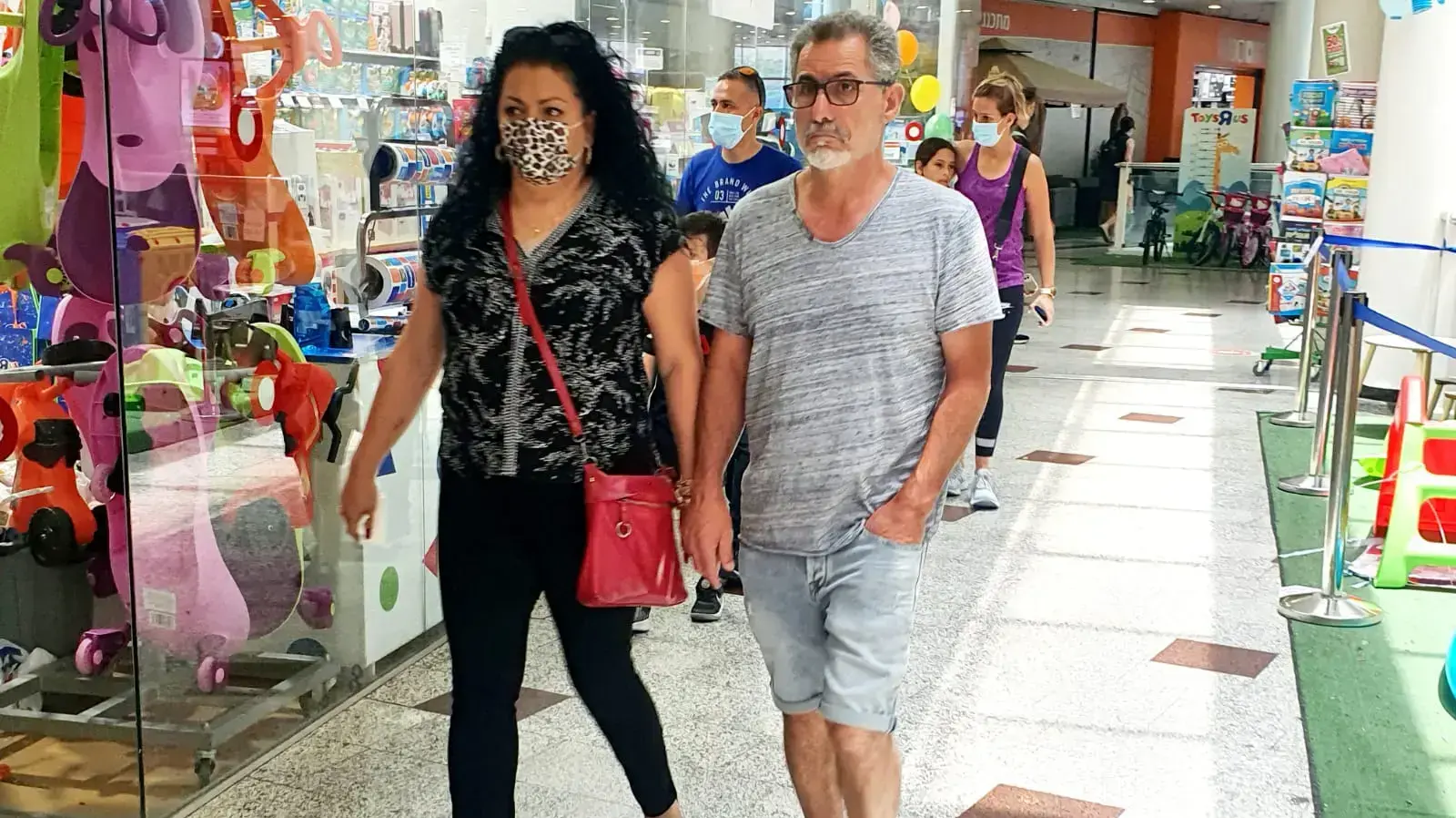 מסיכות בקניון עזריאלי חיפה, 25.6.21 מסיכות בקניון עזריאלי חיפה, 25.6.21