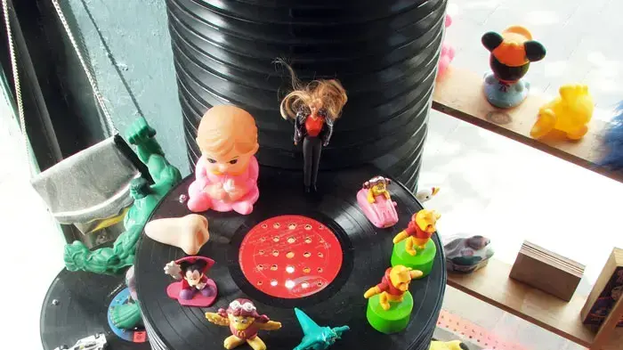 "המקום" חנות צעצועים בטשרניחובסקי 10 "המקום" חנות צעצועים בטשרניחובסקי 10