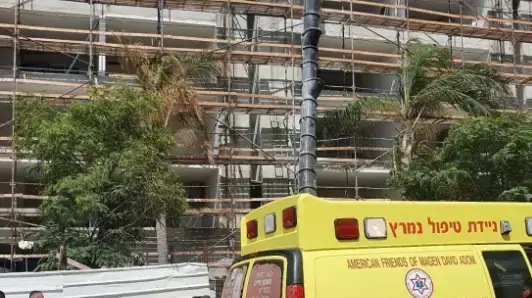 זירת נפילת הפועל שנפצע במהלך עבודתו באתר בניה באשדוד 13 ביולי 2021 זירת נפילת הפועל שנפצע במהלך עבודתו באתר בניה באשדוד 13 ביולי 2021
