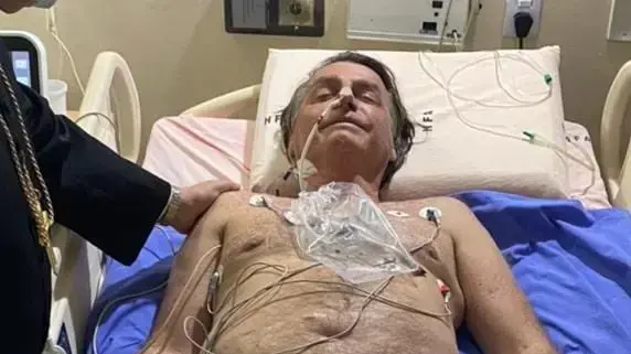 נשיא ברזיל ז'איר בולסונארו מאושפז בבית חולים בברזיליה, 14 ביולי 2021 נשיא ברזיל ז'איר בולסונארו מאושפז בבית חולים בברזיליה, 14 ביולי 2021