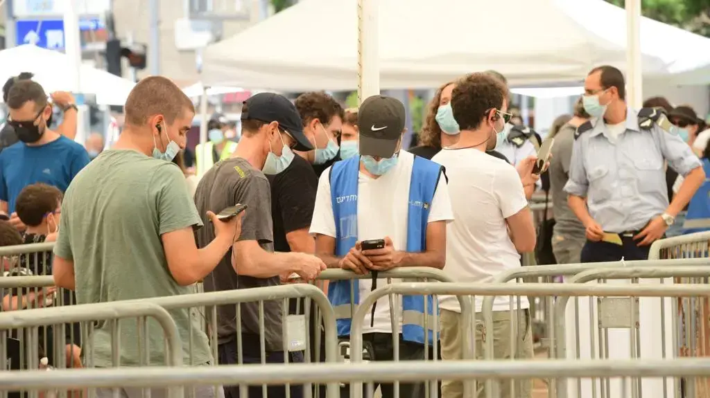 תורני ענק לבדיקות קורונה בככיר רבין, תל אביב 18 ביולי 2021 תורני ענק לבדיקות קורונה בככיר רבין, תל אביב 18 ביולי 2021