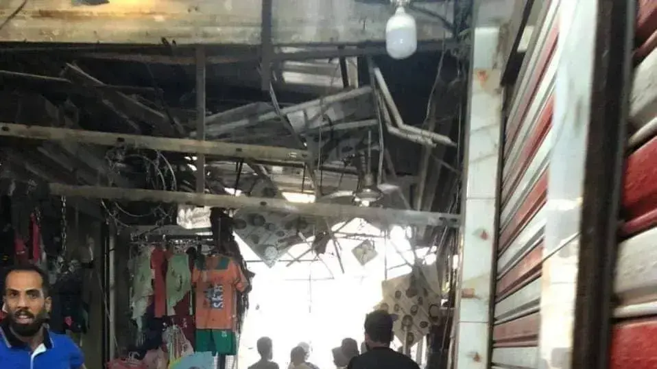 זירת פיגוע בשוק בסדר סיטי, בגדאד, עיראק, 19 ביולי 2021 זירת פיגוע בשוק בסדר סיטי, בגדאד, עיראק, 19 ביולי 2021