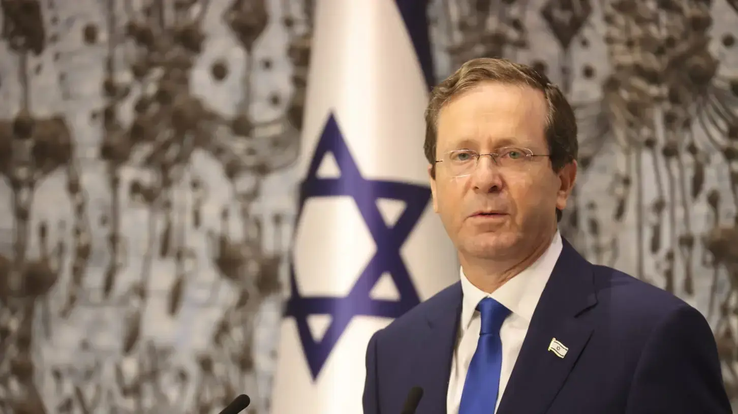 נשיא המדינה, יצחק הרצוג במהלך הצהרה בטקס האזכרה הממלכתי המשותף לנשיאי וראשי ממשלות ישראל שהלכו לעולמם בבית הנשיא 21 יולי 2021 נשיא המדינה, יצחק הרצוג במהלך הצהרה בטקס האזכרה הממלכתי המשותף לנשיאי וראשי ממשלות ישראל שהלכו לעולמם בבית הנשיא 21 יולי 2021