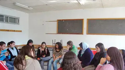בני נוער והורים ערבים ויהודים במפגש בביה"ס ברמלה בני נוער והורים ערבים ויהודים במפגש בביה"ס ברמלה