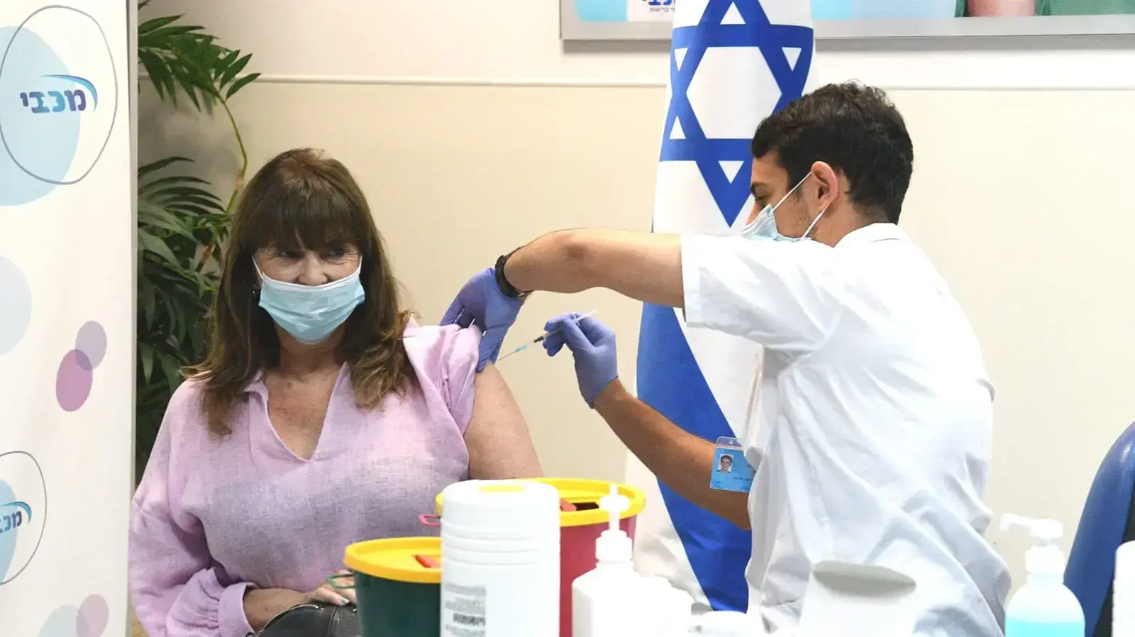 מתחסנת בקופת חולים מכבי ברמת השרון, 30 יולי 2021 מתחסנת בקופת חולים מכבי ברמת השרון, 30 יולי 2021