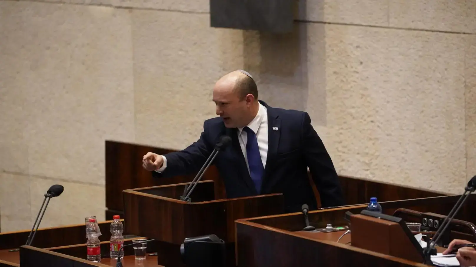 ראש הממשלה נפתלי בנט בדיון 40 חתימות במליאת הכנסת, 2 באוגוסט 2021 ראש הממשלה נפתלי בנט בדיון 40 חתימות במליאת הכנסת, 2 באוגוסט 2021