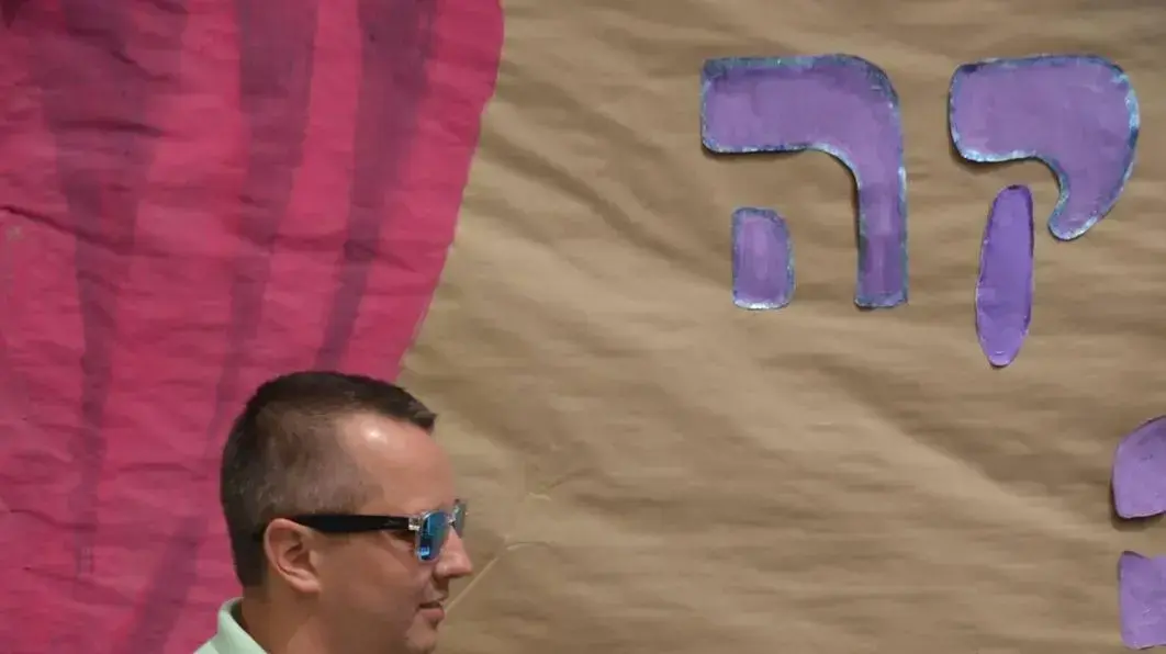 המורה למוסיקה דמיטרי מינישין הנחשד בביצוע עבירות מין בתלמידותיו 04 בואגוסט 2021 המורה למוסיקה דמיטרי מינישין הנחשד בביצוע עבירות מין בתלמידותיו 04 בואגוסט 2021