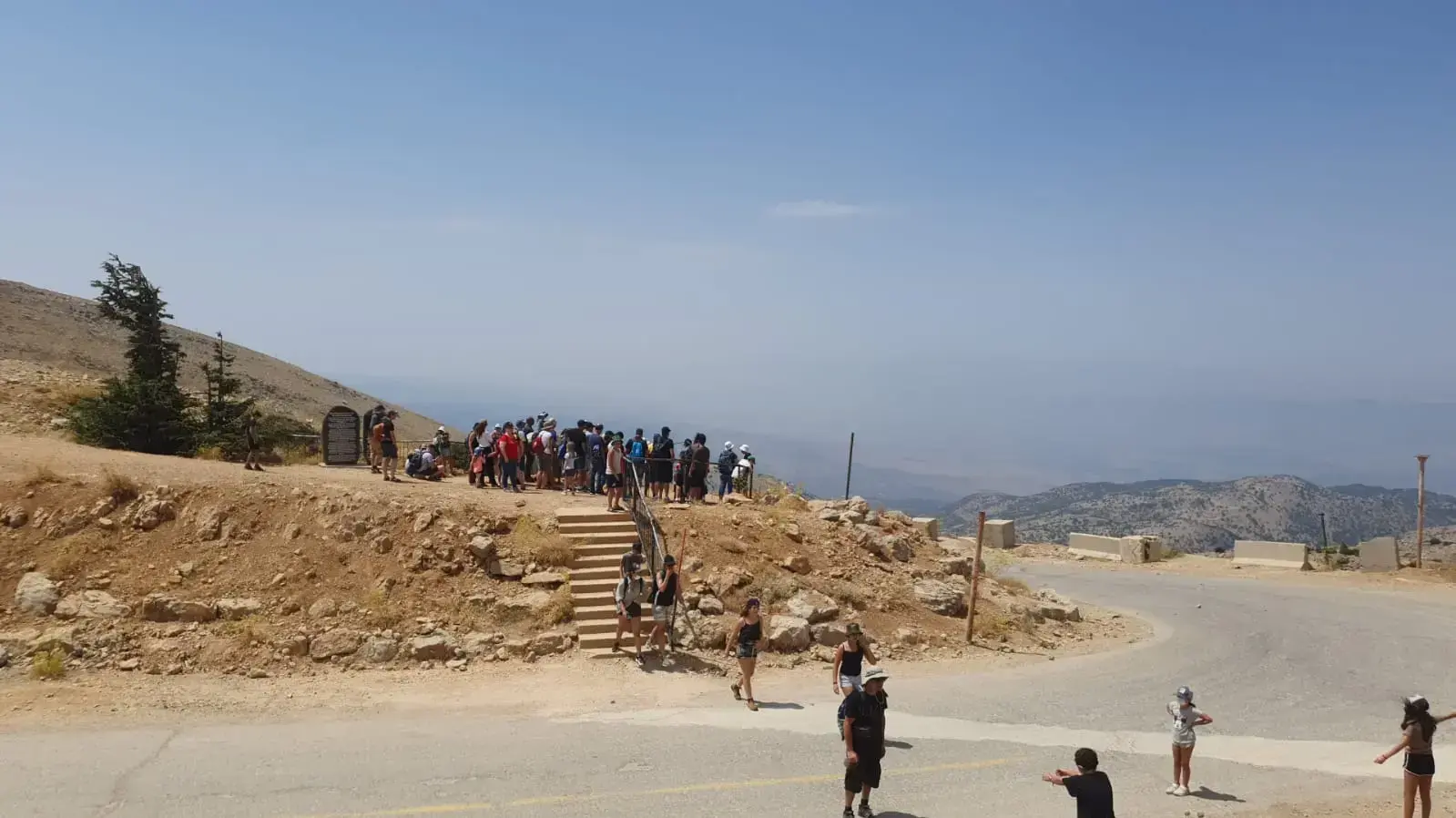 מטיילים בחרמון, שעות לאחר ירי הרקטות לישראל מלבנון. 6 באוגוסט 2021 מטיילים בחרמון, שעות לאחר ירי הרקטות לישראל מלבנון. 6 באוגוסט 2021