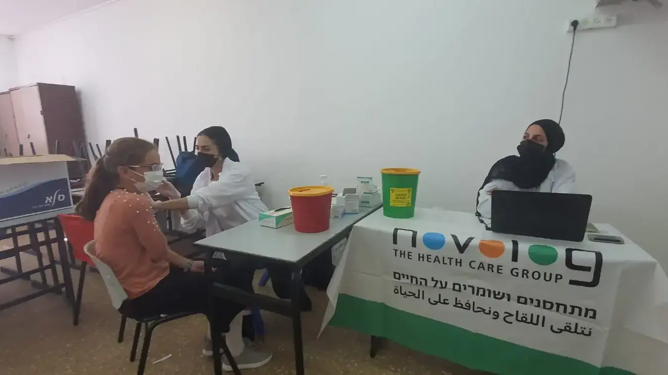 חיסון תלמידות בבית ספר,בית שמש, 19 באוגוסט 2021 חיסון תלמידות בבית ספר,בית שמש, 19 באוגוסט 2021