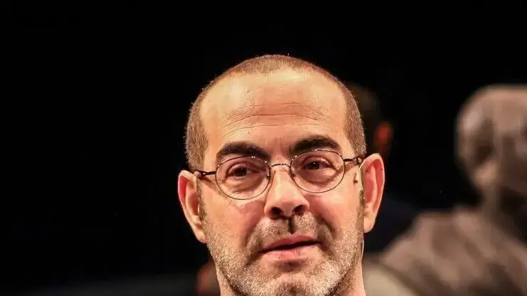 סרב להיבדק - הושעה מהתיאטרון הלאומי והוצא משלוש הצגות. השחקן מורדי גרשון מתוך ההצגה "בקשתה האחרונה של רווקה" סרב להיבדק - הושעה מהתיאטרון הלאומי והוצא משלוש הצגות. השחקן מורדי גרשון מתוך ההצגה "בקשתה האחרונה של רווקה"