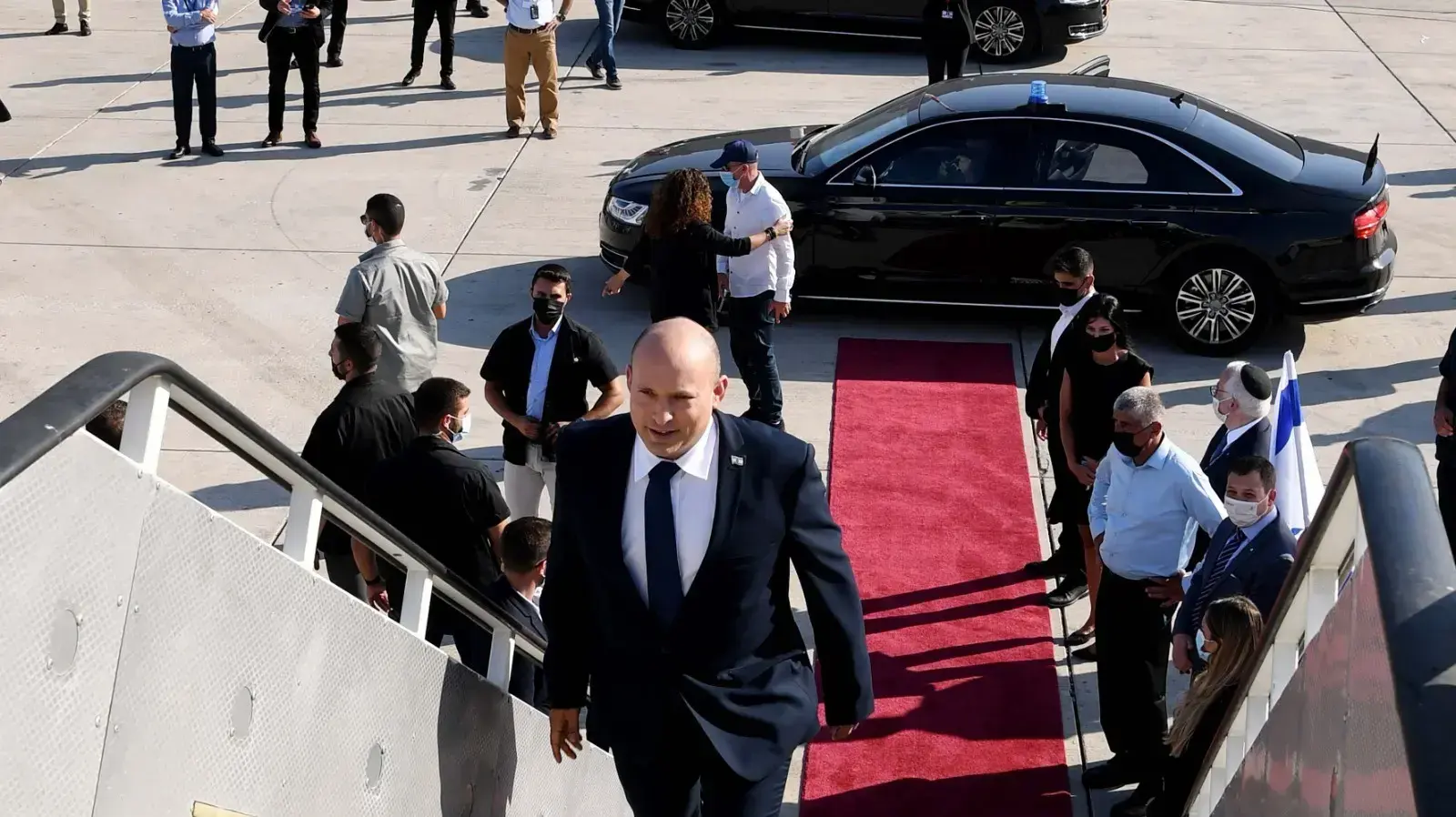 ראש הממשלה, נפתלי בנט עם המראתו לוושינגטון 24 באוגוסט 2021 ראש הממשלה, נפתלי בנט עם המראתו לוושינגטון 24 באוגוסט 2021