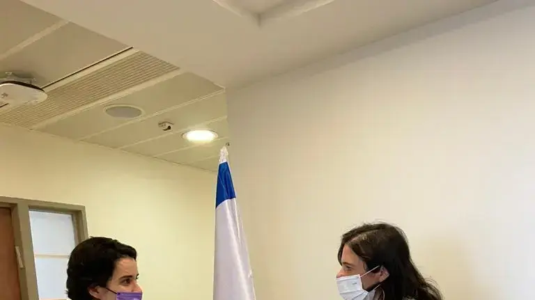שירה איסקוב ואיילת שקד, 26 באוגוסט 2021 שירה איסקוב ואיילת שקד, 26 באוגוסט 2021
