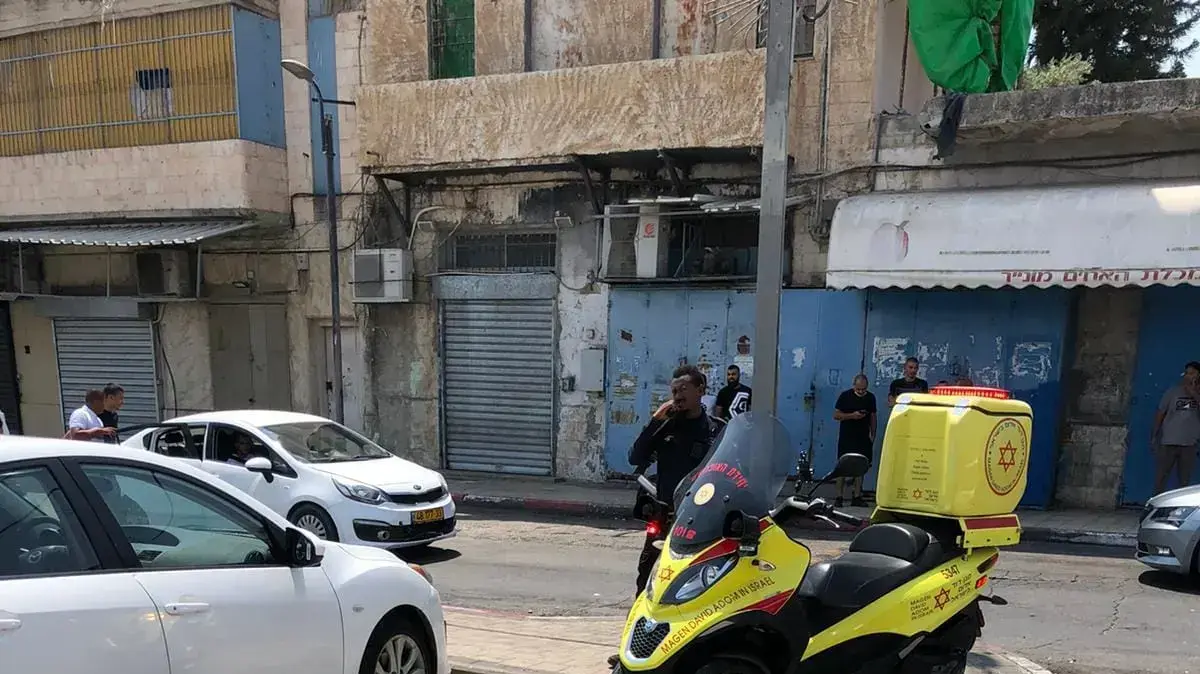 זירת ירי בצעיר בן 17 ברחוב שדרות צה"ל בלוד, 28 באוגוסט 2021 זירת ירי בצעיר בן 17 ברחוב שדרות צה"ל בלוד, 28 באוגוסט 2021