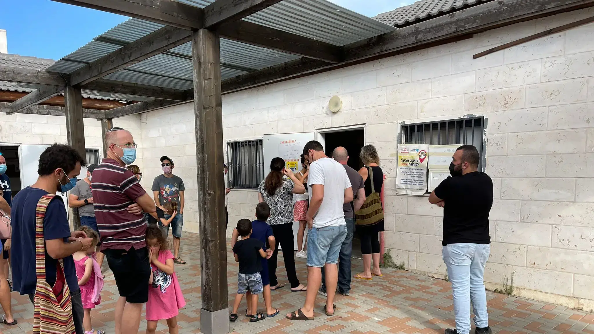 תורים לבדיקות קורונה בתחנת מד״א באור עקיבא. 17 בספטמבר 2021 תורים לבדיקות קורונה בתחנת מד״א באור עקיבא. 17 בספטמבר 2021