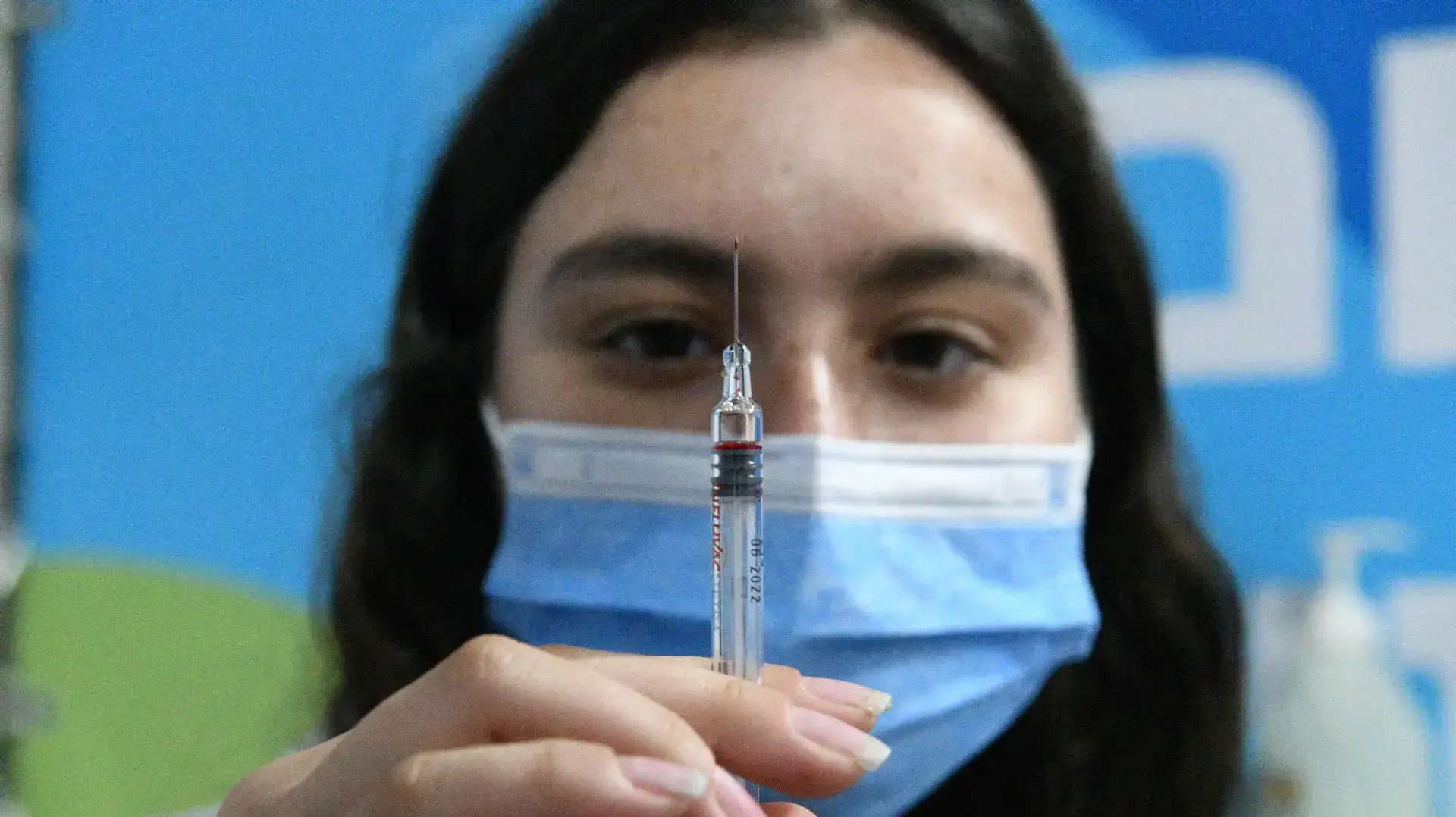 לא גורם לפיתוח נוגדנים מנטרלים כנגד זן מוטנטי שהופך לנפוץ ביותר ולא נכלל בתחזיות. אחות מכינה חיסון שפעת לא גורם לפיתוח נוגדנים מנטרלים כנגד זן מוטנטי שהופך לנפוץ ביותר ולא נכלל בתחזיות. אחות מכינה חיסון שפעת