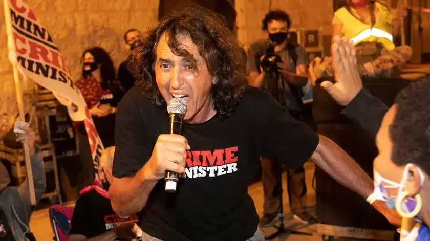 סדי בן שטרית בהפגנה מול מעון ראש הממשלה בירושלים
סדי בן שטרית בהפגנה מול מעון ראש הממשלה בירושלים