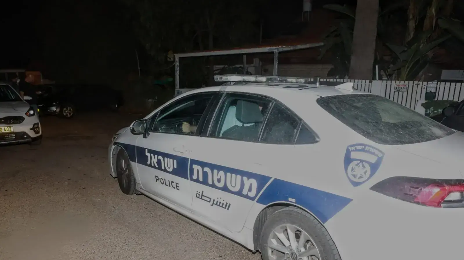 ניידת מחוץ לביתה של תושבת חדרה בת 90 שנמצאה ללא רוח חיים, 12 באוקטובר 2021 ניידת מחוץ לביתה של תושבת חדרה בת 90 שנמצאה ללא רוח חיים, 12 באוקטובר 2021