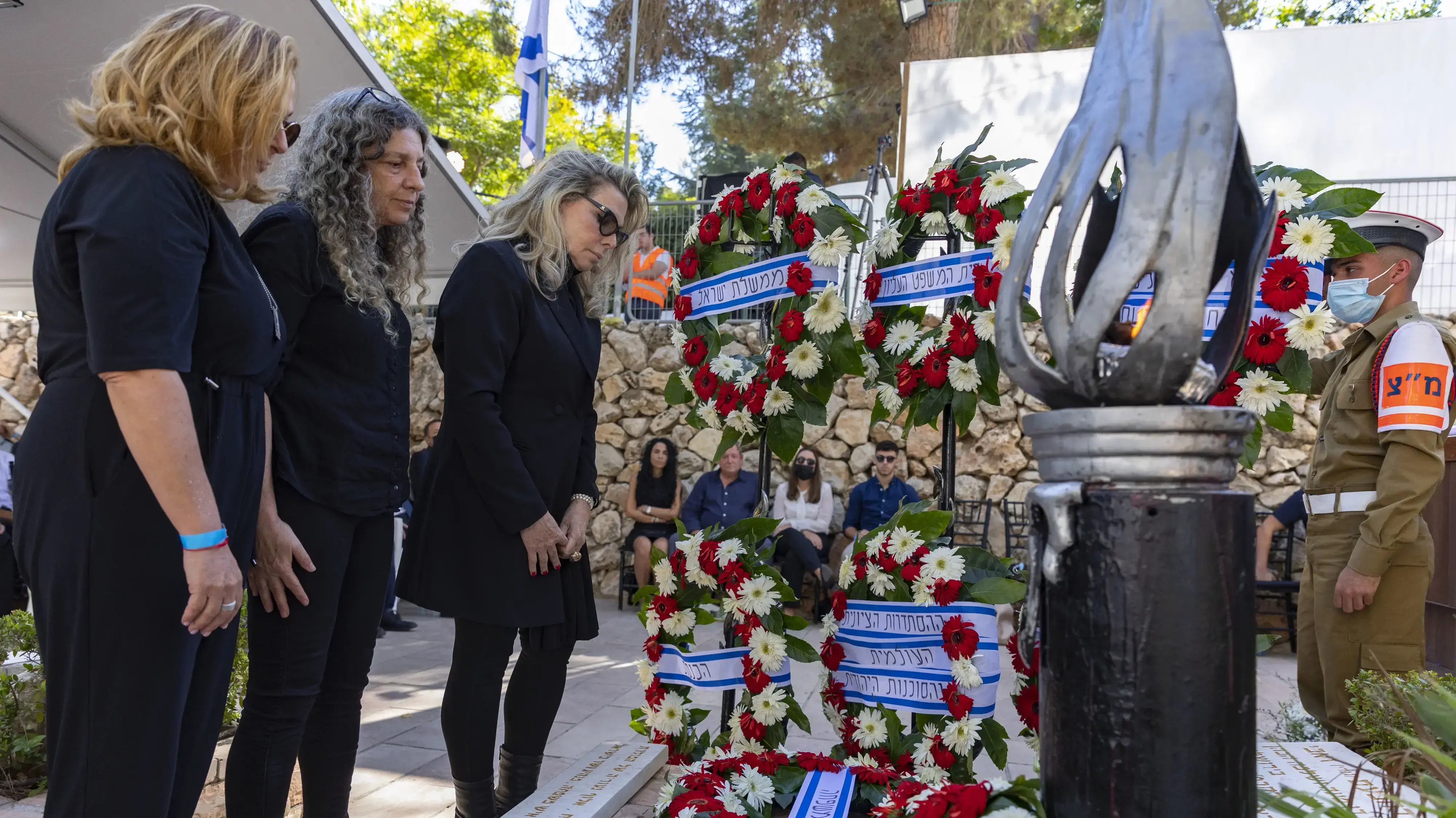 מצדה זאבי באזכרה לאביה רחבעם זאבי, הר הרצל, ירושלים, 6 באוקטובר 2021 מצדה זאבי באזכרה לאביה רחבעם זאבי, הר הרצל, ירושלים, 6 באוקטובר 2021