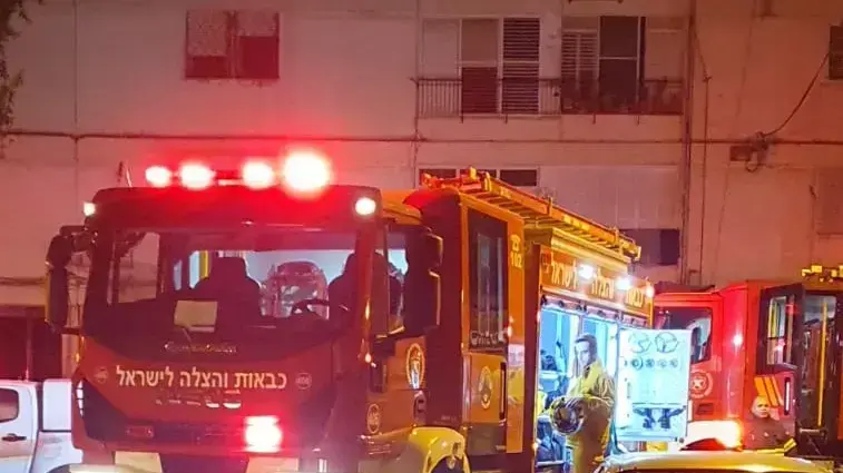 שריפה בבניין מגורים בכפר סבא. 28 באוקטובר 2021 שריפה בבניין מגורים בכפר סבא. 28 באוקטובר 2021