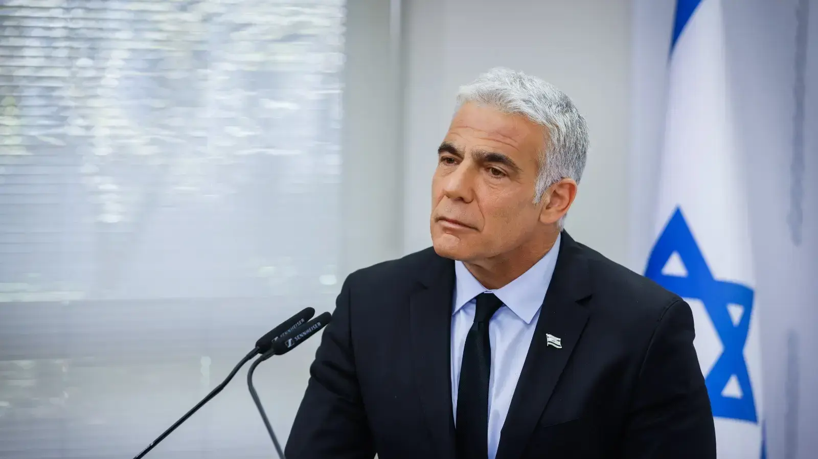 יו"ר יש עתיד, יאיר לפיד במהלך נואמו בישיבת סייעתו בכנסת 8 בנובמבר 2021 יו"ר יש עתיד, יאיר לפיד במהלך נואמו בישיבת סייעתו בכנסת 8 בנובמבר 2021