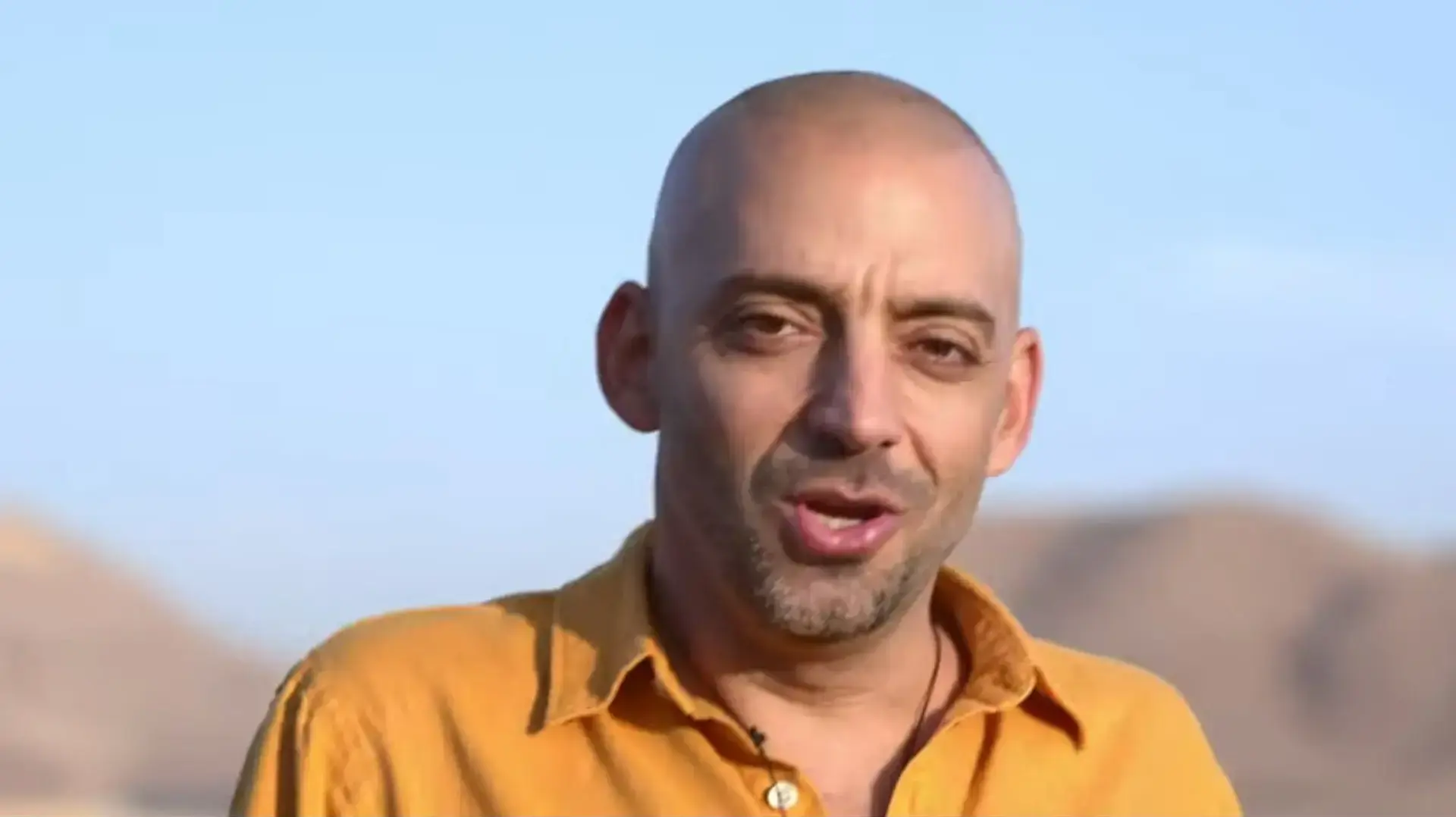 עידן רייכל מתוך הקליפ שלו "אבן אל אבן" עידן רייכל מתוך הקליפ שלו "אבן אל אבן"