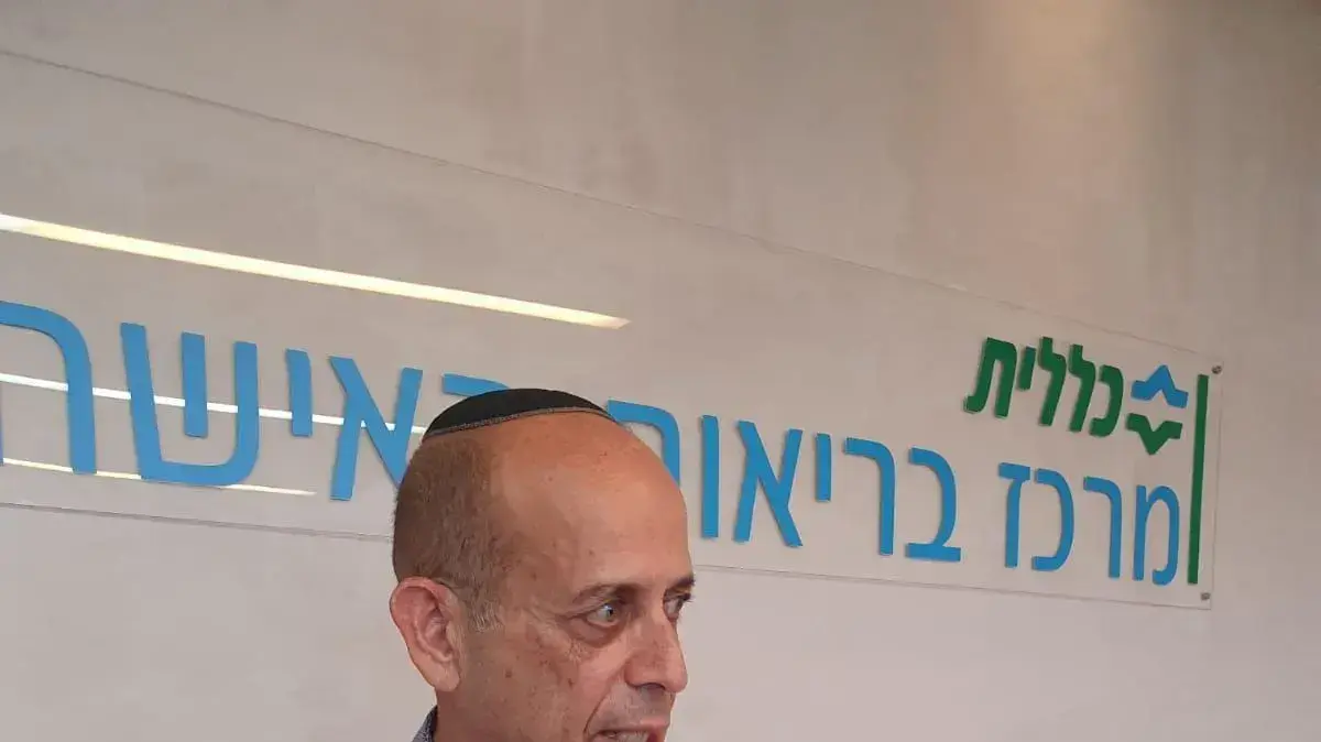 "הבנתי שאי אפשר להמתין והתחלתי מיד בתהליך הלידה". ד"ר ישראל יולס והתינוקת שיילד בלידת עכוז "הבנתי שאי אפשר להמתין והתחלתי מיד בתהליך הלידה". ד"ר ישראל יולס והתינוקת שיילד בלידת עכוז