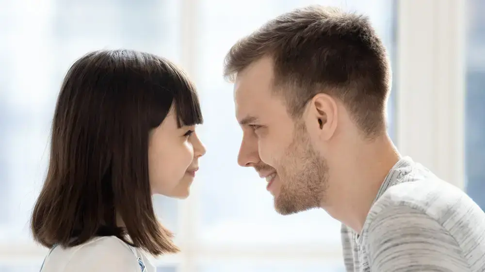 צריך למצוא את האמצע, בלי להתערער. אב ובתו צריך למצוא את האמצע, בלי להתערער. אב ובתו