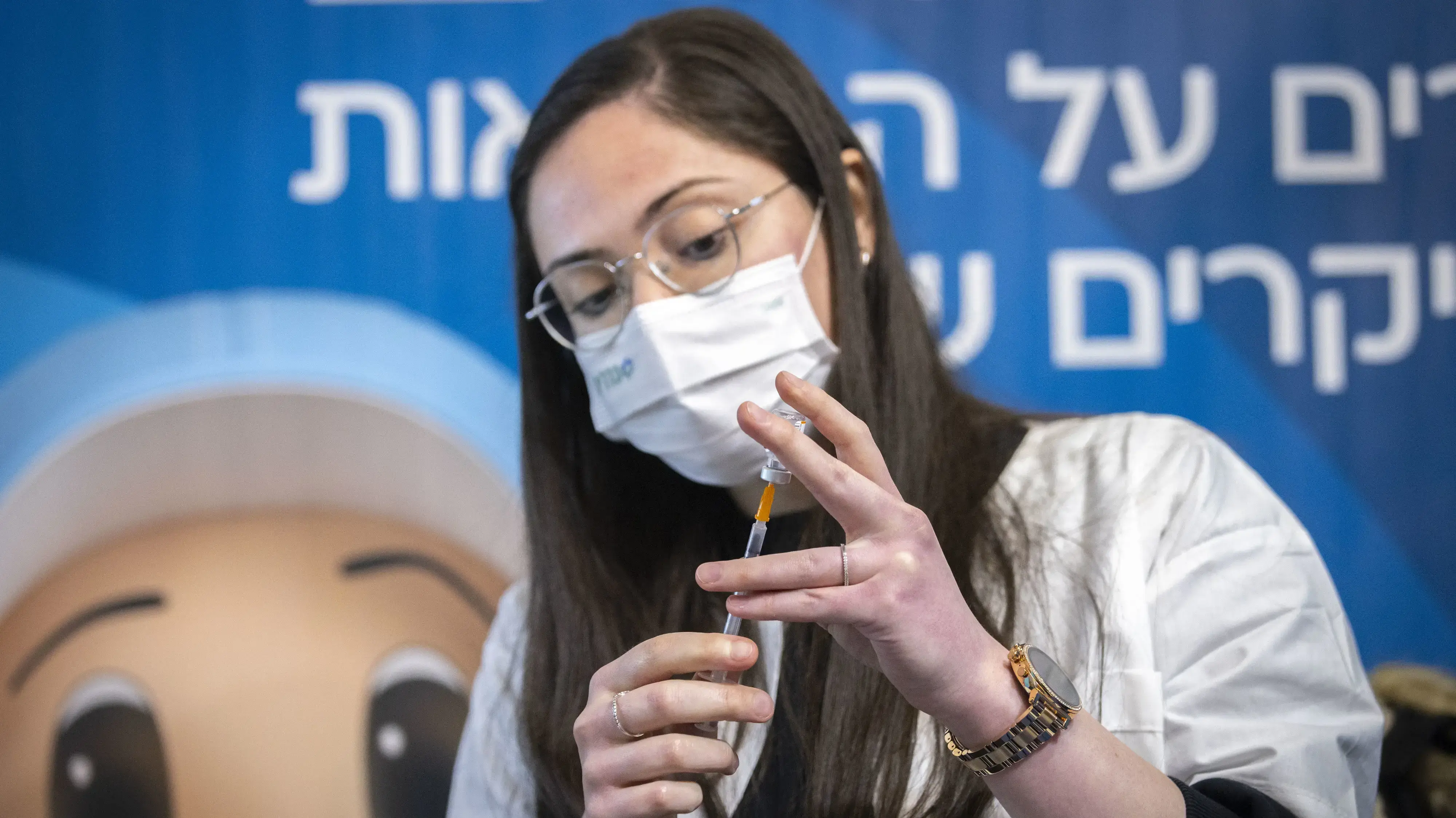 מתן חיסון במרכז כללית בירושלים 21 בדצמבר 2021 מתן חיסון במרכז כללית בירושלים 21 בדצמבר 2021