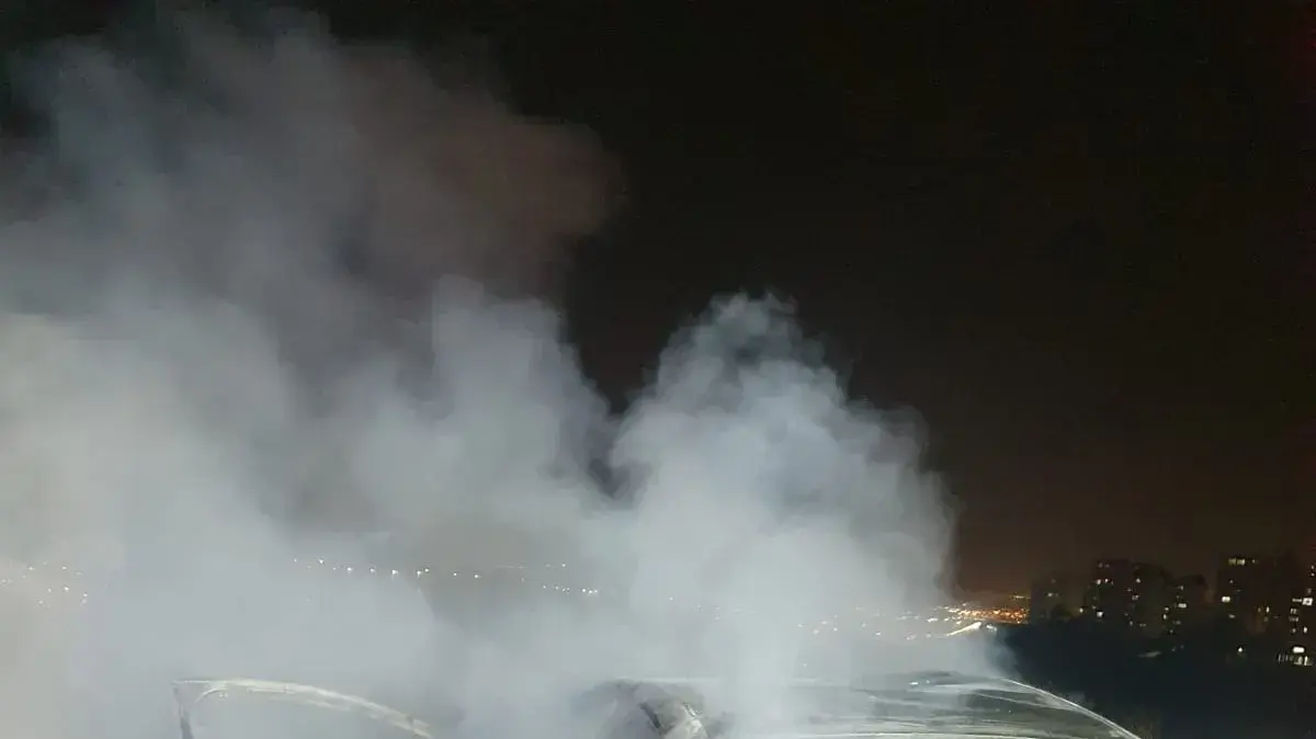 מכונית ובה תחנת סמים עלתה באש בחיפה. דצמבר 2021 מכונית ובה תחנת סמים עלתה באש בחיפה. דצמבר 2021